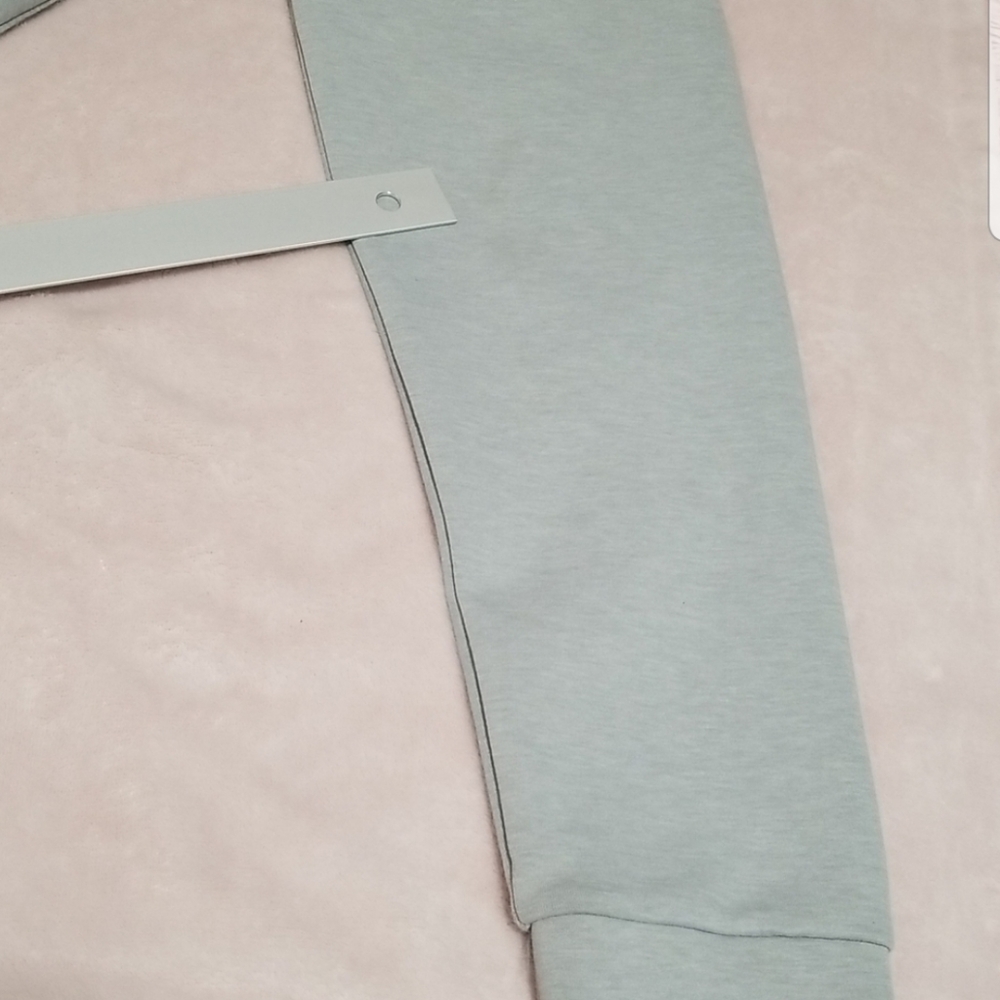NEW UNDER ARMOUR  Pullover Mock Neck Sweatshirt NWOT - Picture 15 of 15